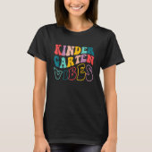 Kindergarten Vibes First Day Back To School Teache Tシャツ (正面)