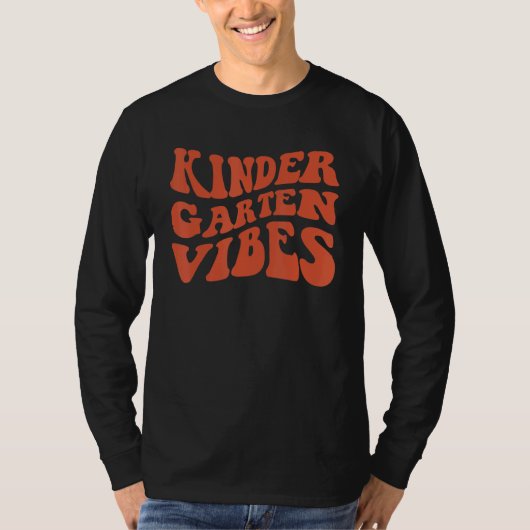Kindergarten Vibes Retro Colorful And Groovy Scho Tシャツ (正面)