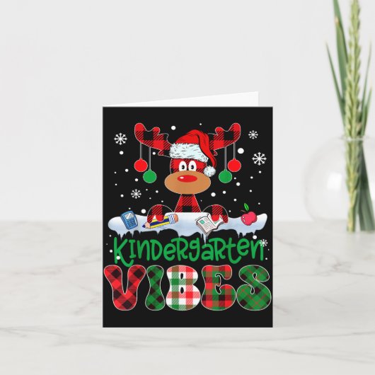 Kindergarten Vibes Teacher Buffalo Plaid Reindeer カード (正面)