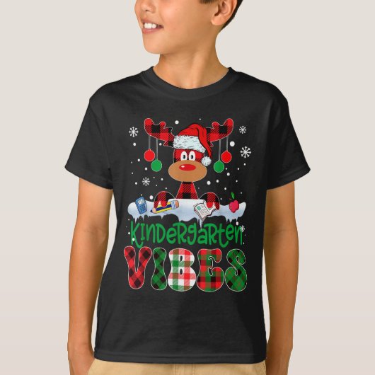 Kindergarten Vibes Teacher Buffalo Plaid Reindeer  Tシャツ (正面)