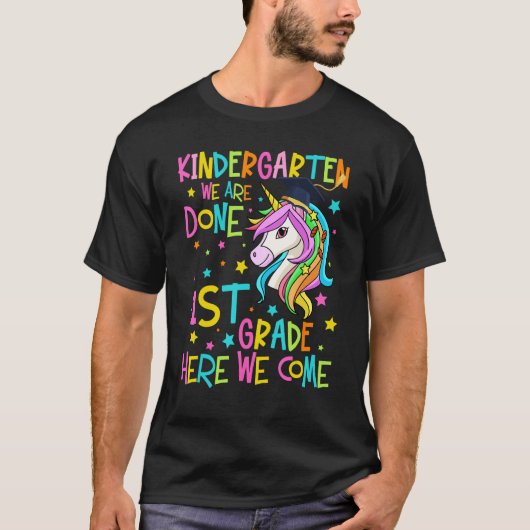 Kindergarten We Are Done 1st Grade Graduation Unic Tシャツ (正面)