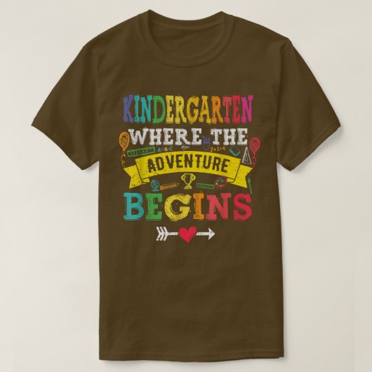 Kindergarten Where The Adventure Begins Gift Back  Tシャツ (デザイン正面)