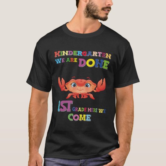 Kindergen私たちは行われる1年生のカニ Tシャツ (正面)