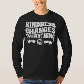 Kindness Changes Everything A Humanity Inspiration Tシャツ (正面)