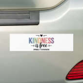 Kindness Is Free Sprinkle It Everywehere バンパーステッカー (車上)