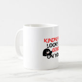 Kindness Looks Good On You Mug コーヒーマグカップ (正面左)