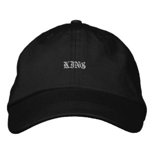 「King」の名が輝くマジェスティックブラックの調整可能ハット 刺繍入りキャップ