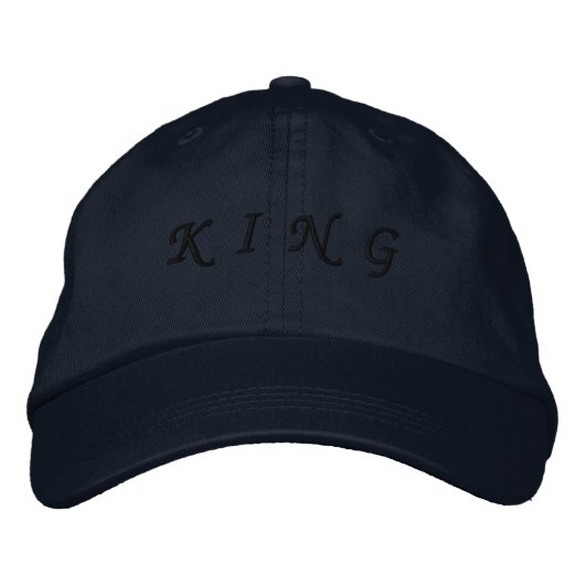 KING テキスト ネイビー 色 黒 テキスト 驚くべき ルッキング 刺繍入りキャップ (正面)
