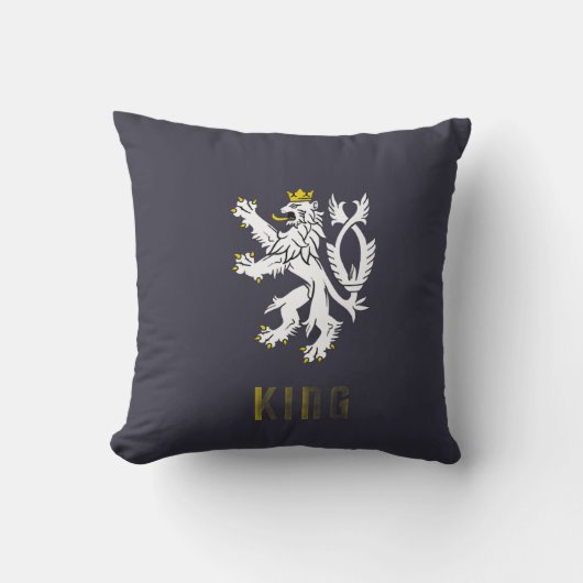King Lion Crest Decorative Pillow クッション (正面)