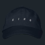 KING Navy-Hatは、あらゆる大事な行事メンズに最適 刺繍入りキャップ<br><div class="desc">プレミアム綿で作られたこのネイビーキャップは「キング」刺繍と共に耐久性スタイリッシュを持つ。調整可能なデザインは、あらゆる大事な行事に最適なフィットを保証する。</div>