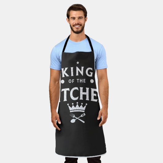 King of the Kitchen Crown – Funny Foodie Black エプロン (着用した状態)