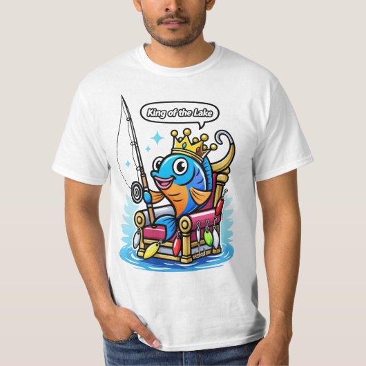 King of the Lake – Funny Fishing Design Tシャツ (正面)