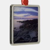 Kintyre、Argyll、スコットランドの日没の岩が多い海岸 メタルオーナメント (右)