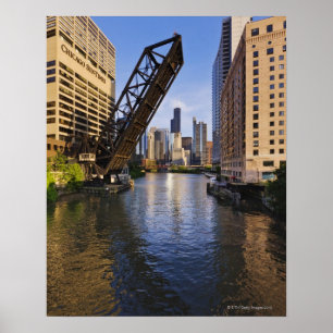 Kinzie St橋からのシカゴのスカイライン ポスター