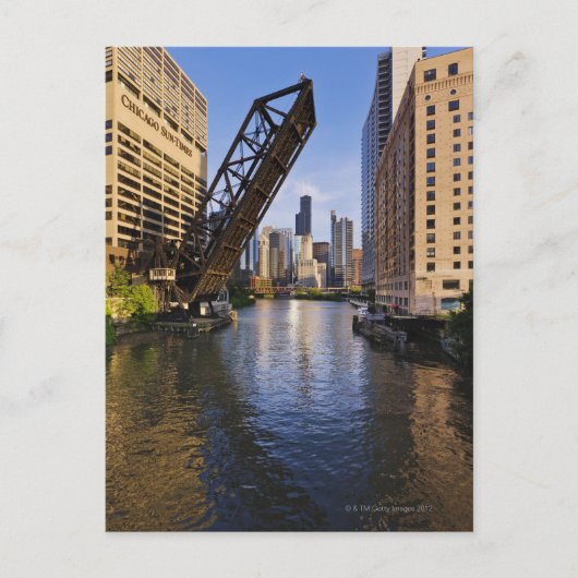 Kinzie St Bridgeからシカゴのスカイライン ポストカード (正面)