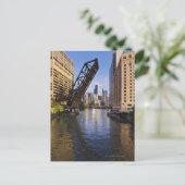 Kinzie St Bridgeからシカゴのスカイライン ポストカード (スタンド正面)