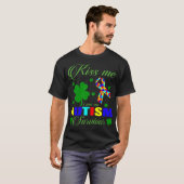 Kiss Me Autism Survivor St Patrick Day Gift Tシャツ (正面フル)