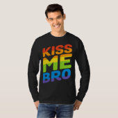 Kiss Me Bro Rainbow Flag  Gay Pride LGBT Tシャツ (正面フル)