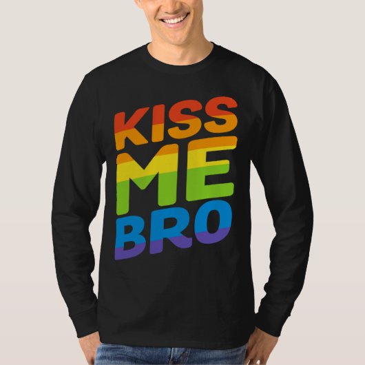 Kiss Me Bro Rainbow Flag  Gay Pride LGBT Tシャツ (正面)