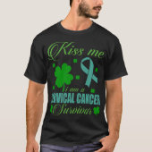 Kiss Me Cervical Cancer Survivor St Patrick Day  Tシャツ (正面)