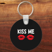 Kiss Me Funny Couples Tee Valentine's Day Couple M キーホルダー (正面)