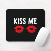 Kiss Me Funny Couples Tee Valentine's Day Couple M マウスパッド (マウス)