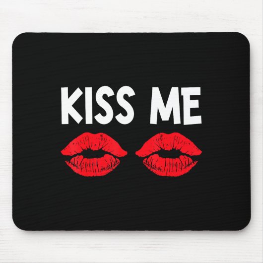 Kiss Me Funny Couples Tee Valentine's Day Couple M マウスパッド (正面)
