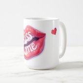 Kiss Me Glossy Red Lips Art Illustration コーヒーマグカップ (正面右)