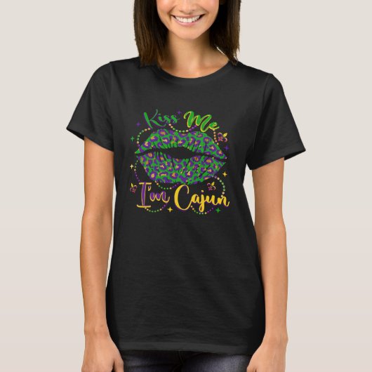 Kiss Me I m Cajun Mardi Gras Lip Fleur De Lis Carn Tシャツ (正面)