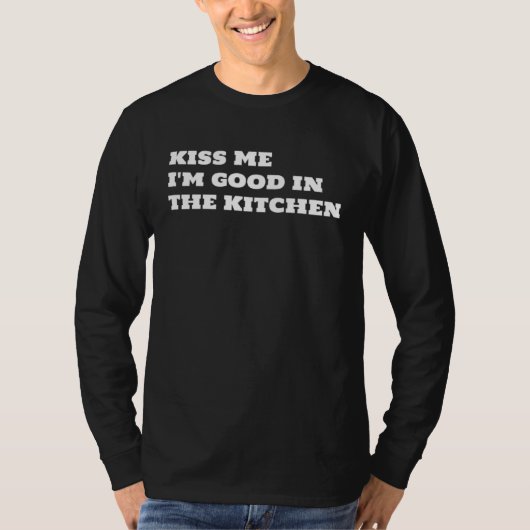 Kiss Me I m Good In The Kitchen Fun  Text Tシャツ (正面)