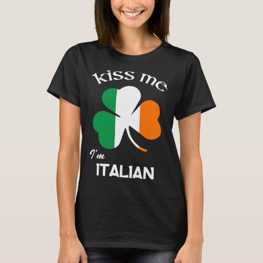 Kiss Me I m Italian Shamrock Italy St Patrick s Da Tシャツ (正面)