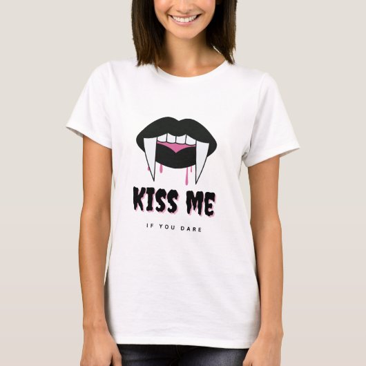 Kiss Me If You Dare Vampire Lips Fangs T-Shirt Tシャツ (正面)