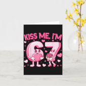 Kiss Me I'm 6 7 Cute Funny 67 Meme Birthday Valent カード (黄色い花)