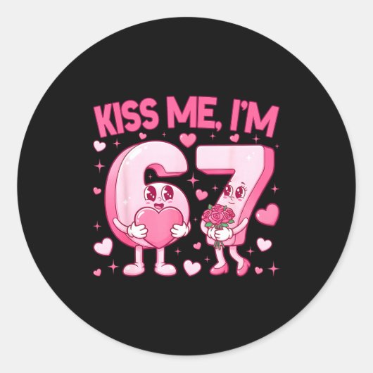 Kiss Me I'm 6 7 Cute Funny 67 Meme Birthday Valent ラウンドシール (正面)