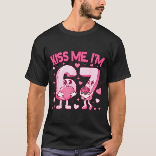 Kiss Me I'm 6 7 Cute Funny 67 Meme Birthday Valent Tシャツ (正面)