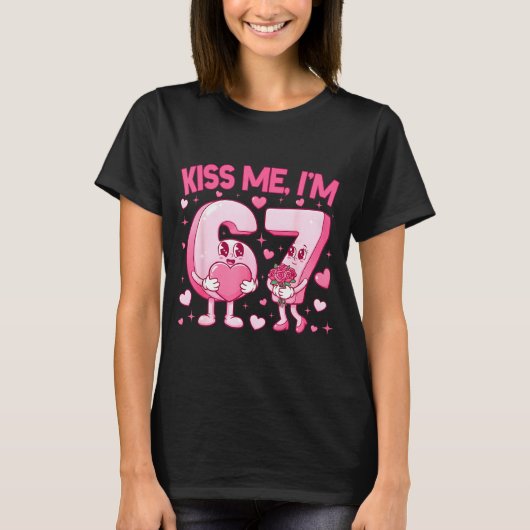 Kiss Me I'm 6 7 Cute Funny 67 Meme Birthday Valent Tシャツ (正面)