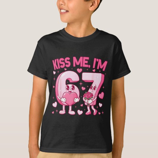 Kiss Me I'm 6 7 Cute Funny 67 Meme Birthday Valent Tシャツ (正面)