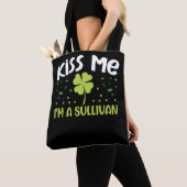 Kiss Me I'm A Sullivan - Last Name Sullivan トートバッグ (クローズアップ)