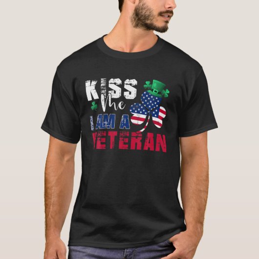 Kiss Me I'm A Veteran Irish Patriotic Saint Patric Tシャツ (正面)