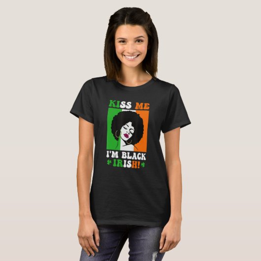 Kiss Me I'm Black Irish St Patricks Day Black Wome Tシャツ (正面フル)