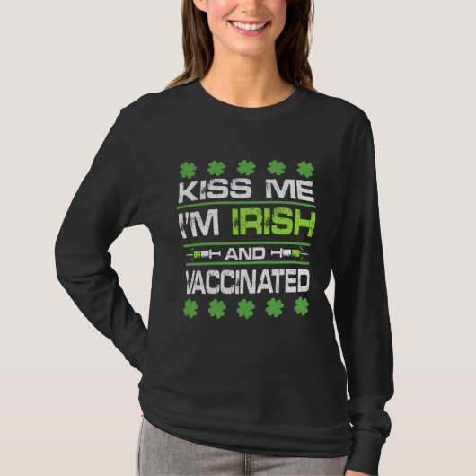 Kiss Me I'm Irish And Vaccinated St Patrick Day Ce Tシャツ (正面)