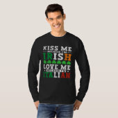 Kiss me Im Irish love me Im Italian St Patricks Pr Tシャツ (正面フル)