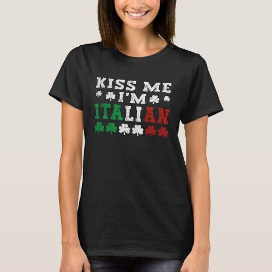 Kiss Me I'm Italian Happy St Patrick's Day Shamroc Tシャツ (正面)