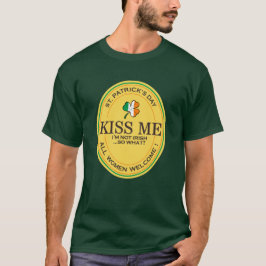 Kiss me I'm not Irish - all women welcome! Tシャツ