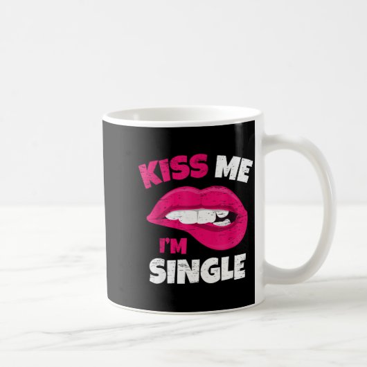 Kiss Me I'm Single Love Happy Valentine Day Wife H コーヒーマグカップ (右)