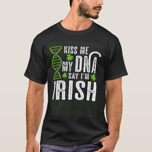 Kiss Me My DNA Says I m Irish  St Patrick s Day Tシャツ (正面)