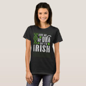 Kiss Me My DNA Says I m Irish  St Patrick s Day Tシャツ (正面フル)