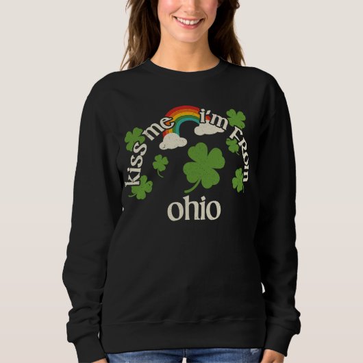 Kiss Me Shamrock  State St Patrick's Day Ohio スウェットシャツ (正面)