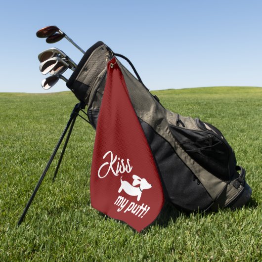 Kiss My Putt Red Wiener Dog Cheeky Golf Towel ゴルフタオル (グリーン)