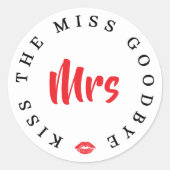 Kiss the Miss Goodbye Mrs Bachelorette Party ラウンドシール (正面)
